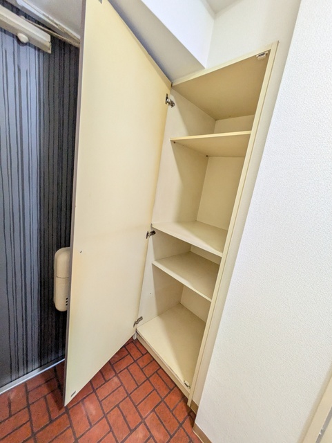 玄関　シューズボックスです♪※清掃前です。