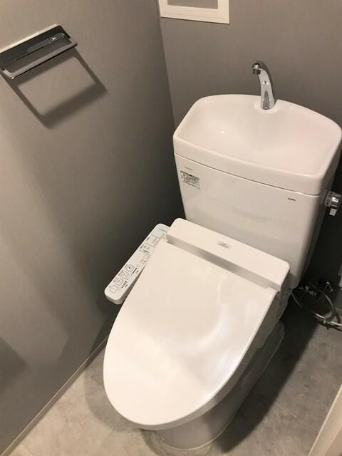 トイレ　■温水洗浄便座■ウォールキャビネット収納付き♪
