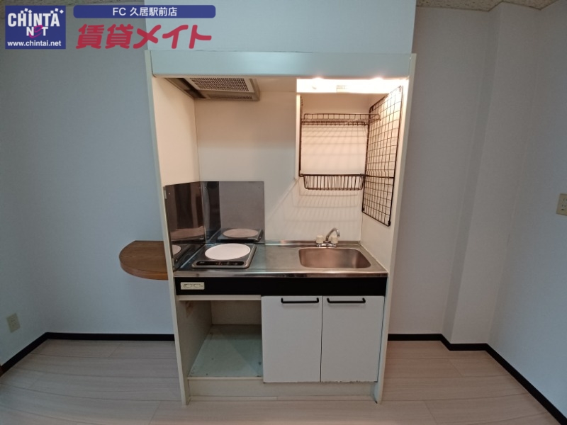 キッチン　同物件別部屋の写真