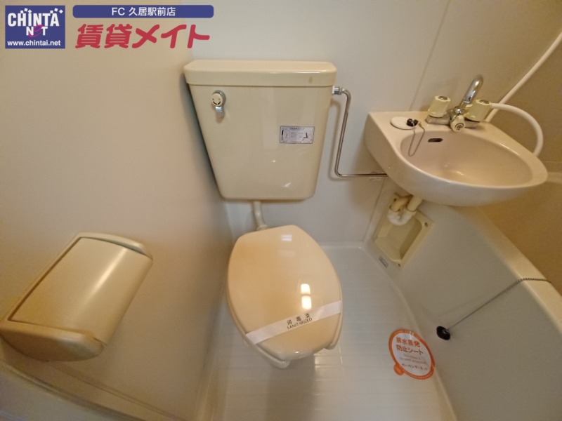 トイレ　同物件別部屋の写真