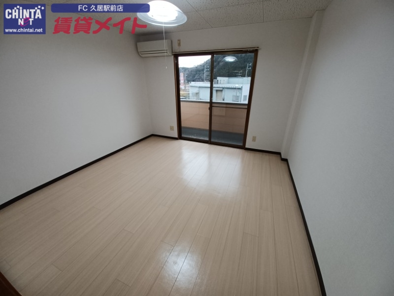 居室・リビング　同物件別部屋の写真