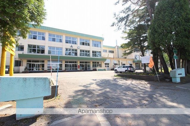 小学校　若草小学校（小学校）まで352m