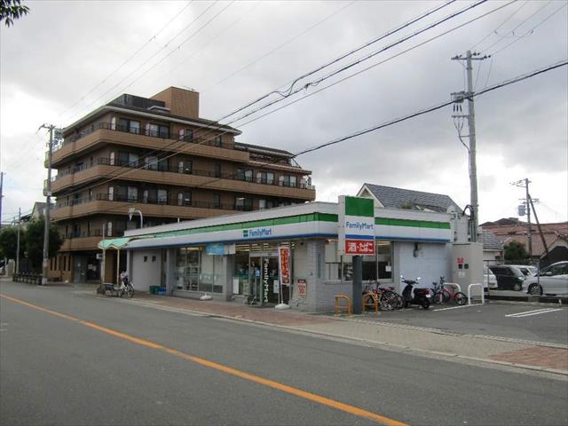 コンビニ　ファミリーマート（コンビニ）まで583m