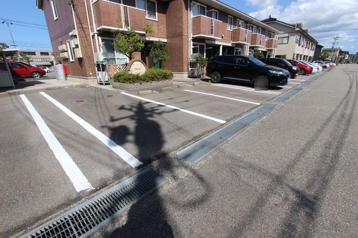 駐車場　2台目もお気軽にお問合せください♪