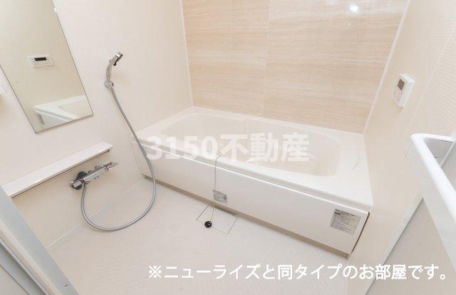 バス・シャワールーム　コンパクトで使いやすいお風呂です