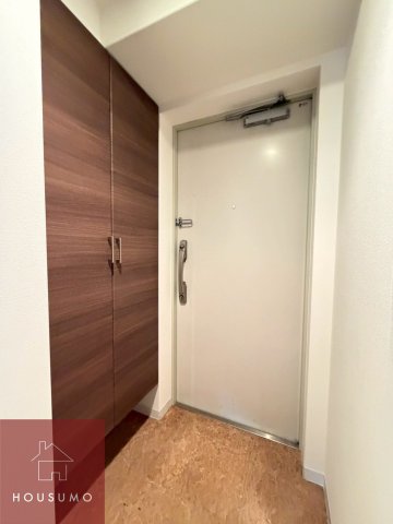玄関　収納もある玄関です