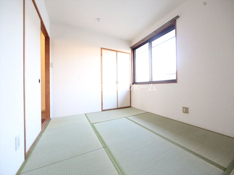その他　北側和室6帖　押入付　窓付（換気良好）