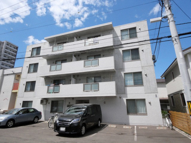 建物外観　★市電・地下鉄徒歩アクセス可の好立地♪★経済的な都市ガス！