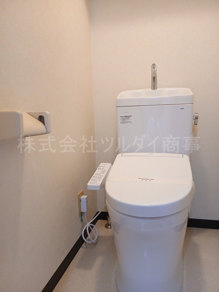 ＪＲ京浜東北線 鶴見駅 徒歩10分 5階建 築34年のトイレ写真