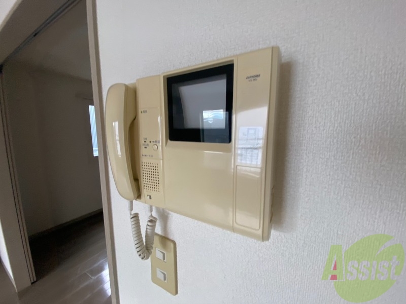 セキュリティ　ＴＶモニター付インターホンです。来客者の顔が見えるので安心！
