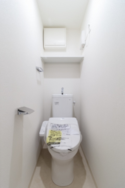 トイレ　※写真は同タイプ住戸です。