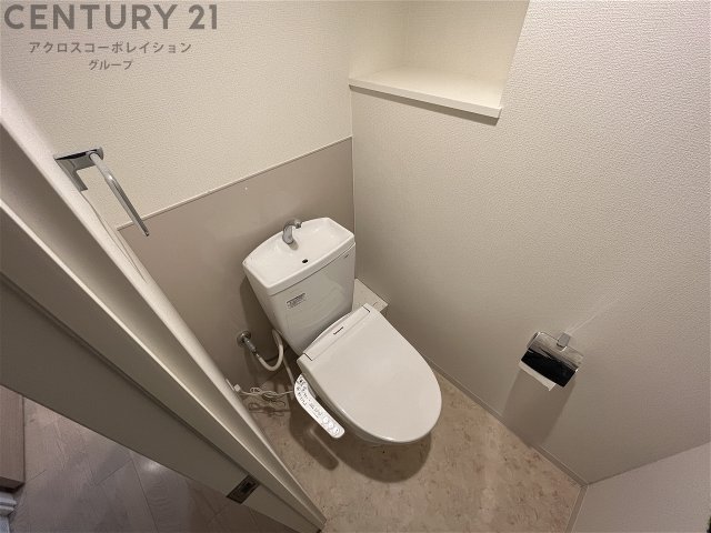 トイレ　温水洗浄便座付きのトイレです♪