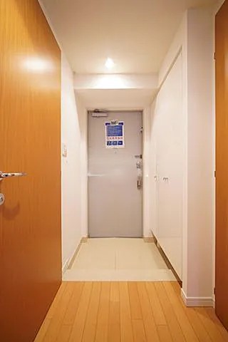 玄関　※別部屋の参考写真です。