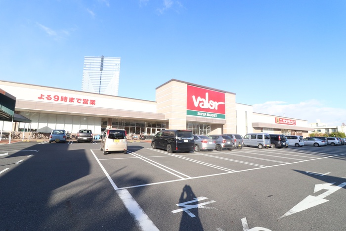スーパー　バロー大津店（スーパー）まで695m