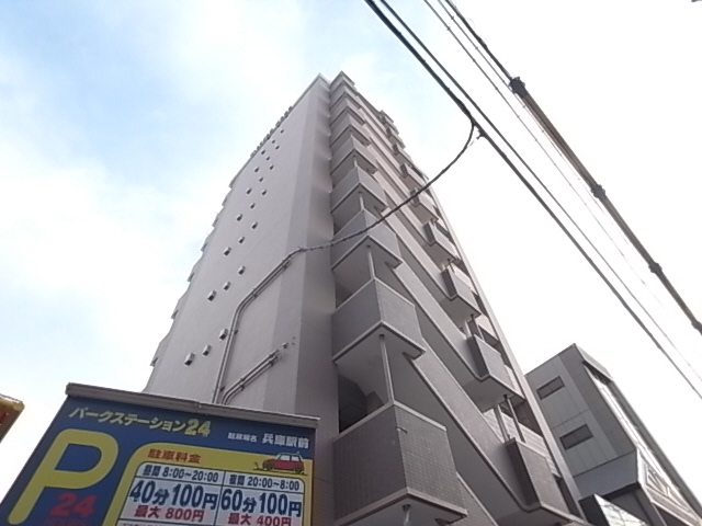 建物外観　日当たり良好な鉄筋コンクリートのマンションです