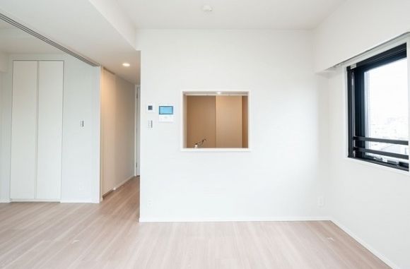 市谷台町坂フロントの居間写真