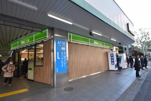 コンビニ　ニューデイズ水道橋西口（コンビニ）まで549m