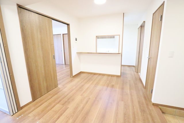 2DK Mansion in Meguro, Tokyo — photo 3 of 3