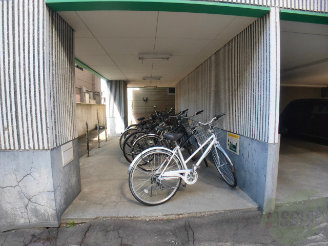地下鉄南北線 すすきの駅 徒歩9分 8階建 築39年の外観写真