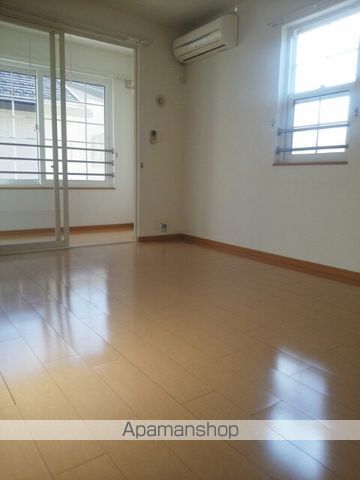 ハピラインふくい 森田駅 バス乗車時間：5分 最寄りバス停で下車 徒歩9分 2階建 築19年の居間写真
