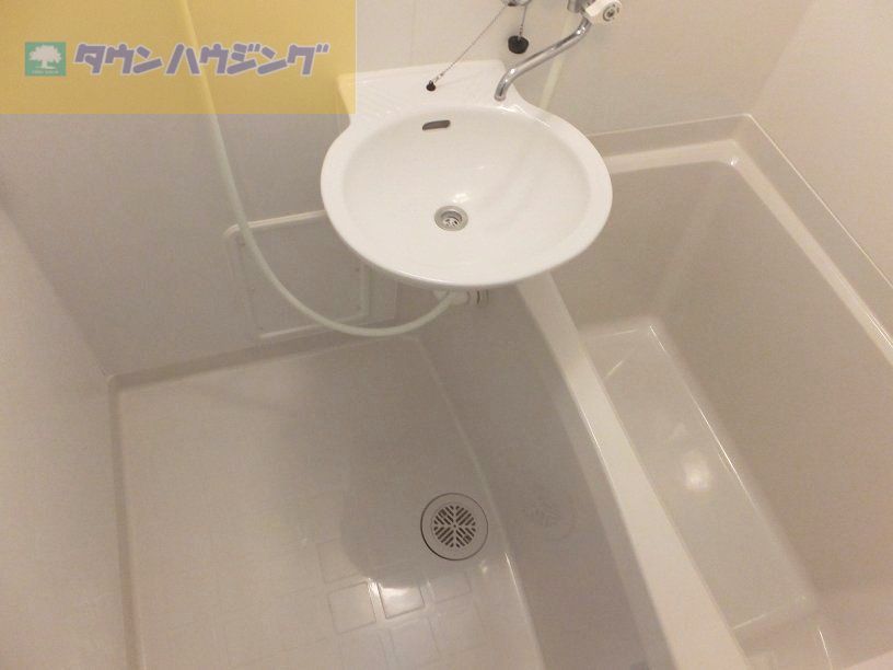 バス・シャワールーム　浴室換気乾燥機付きで洗濯物も乾きます