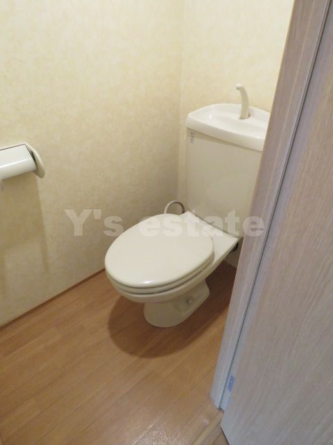 トイレ　温水洗浄便座に交換します。