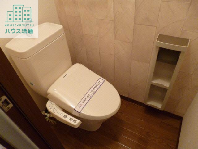 長崎電軌蛍茶屋支線 蛍茶屋駅 バス乗車時間：18分 最寄りバス停で下車 徒歩4分 2階建 築28年のトイレ写真