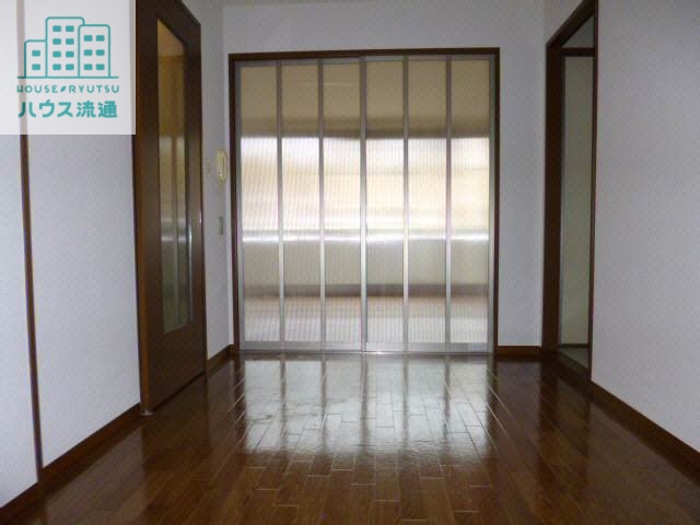 長崎電軌蛍茶屋支線 蛍茶屋駅 バス乗車時間：18分 最寄りバス停で下車 徒歩4分 2階建 築28年の居間写真