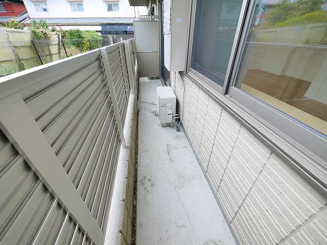 バルコニー　暖かな日差しのふりそそぐバルコニー