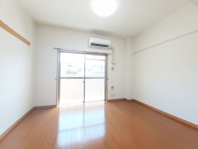ラフレシール城南の居間写真