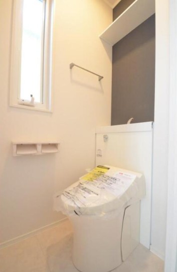 ＪＲ根岸線 根岸駅 徒歩26分 2階建 築4年のトイレ写真