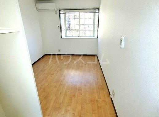 レジデンス光和111の居間写真