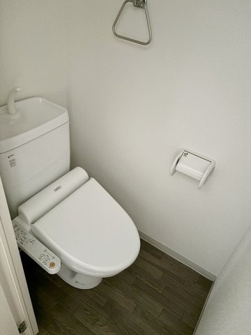トイレ　落ち着いた色調のトイレです♪