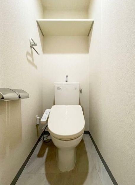 都営三田線 三田駅 徒歩7分 8階建 築22年のトイレ写真