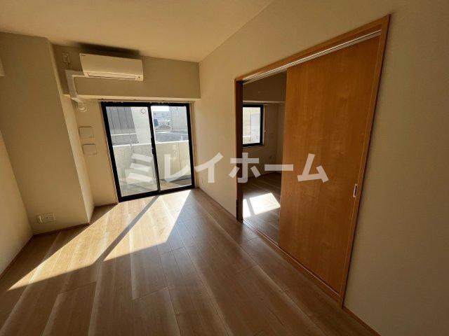 居室・リビング　同建物内、別のお部屋の参考写真になります。