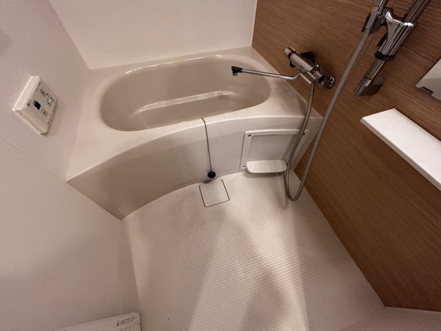 バス・シャワールーム　ゆっくり浸かれます