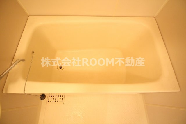 バス・シャワールーム　コンパクトで使いやすいお風呂です