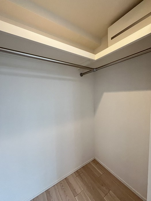 収納　洋室6.4帖WIC