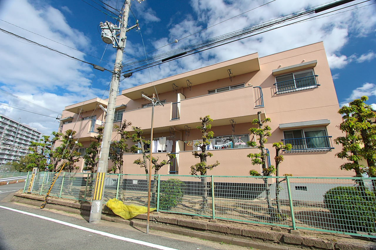 幸生マンションの建物外観