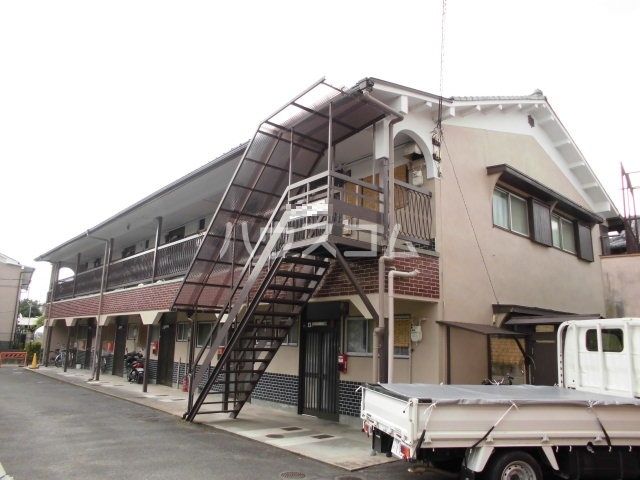 京都市右京区嵯峨野西ノ藤町のアパートの建物外観