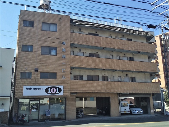 【松山市南久米町のマンションの建物外観】