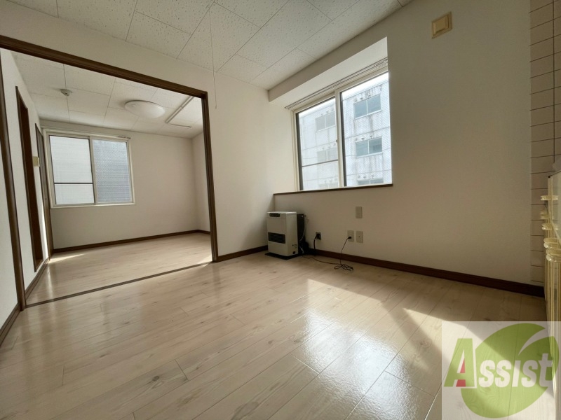 居室・リビング　６．３帖のダイニングキッチン。ご飯を食べるお部屋ですね。