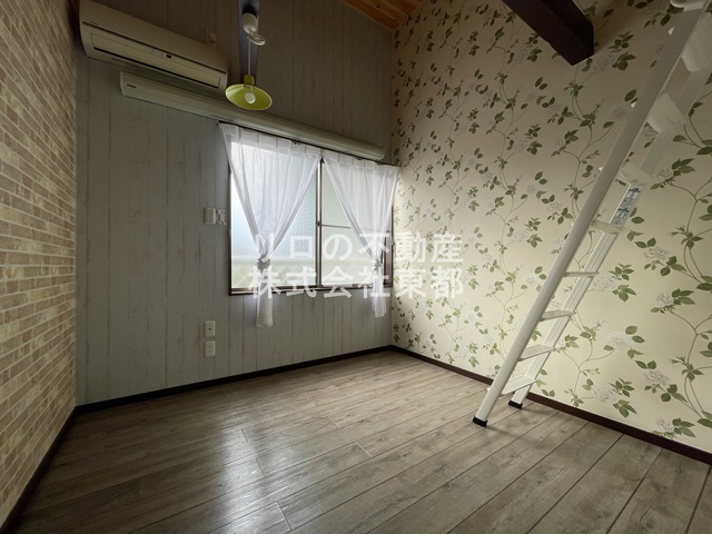 居室・リビング　室内は落ち着いたぬくもりのあるフローリングです☆