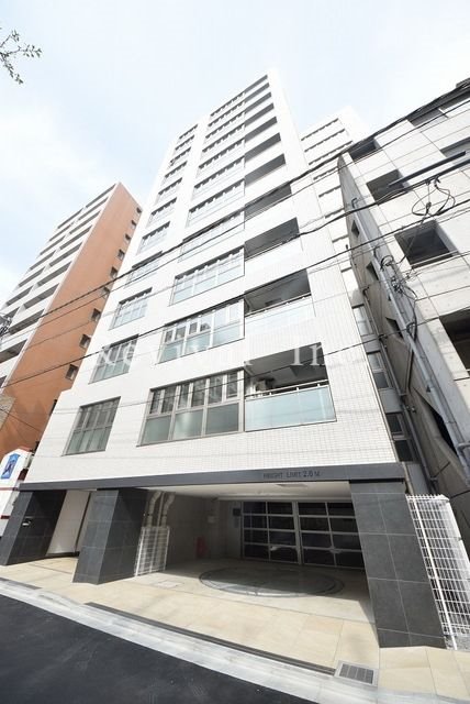 建物外観　高級感ある白亜の外観でございます