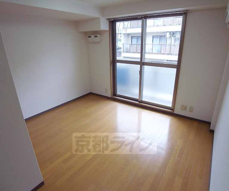 居室・リビング　正方形に近い形で使いやすい！