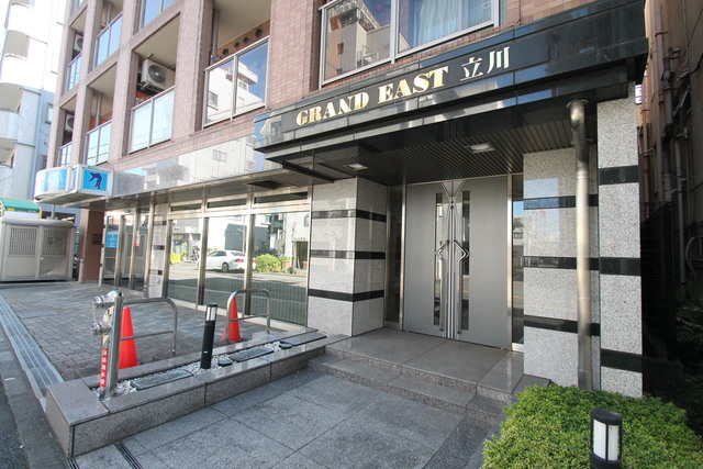 【ＧＲＡＮＤ　ＥＡＳＴ立川のエントランス】