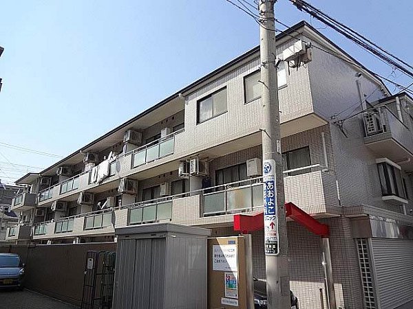 【田園マンション鮫洲の建物外観】