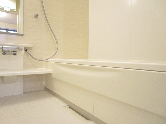 バス・シャワールーム　１坪バス・追い焚き完備