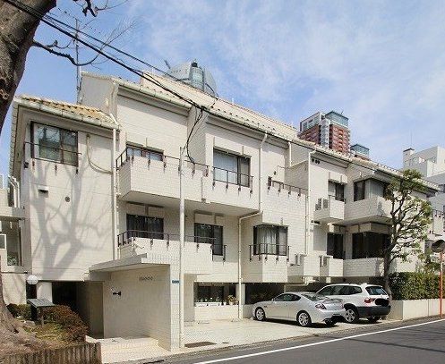 西麻布ロイヤルマンションの建物外観