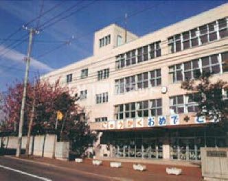 【札幌市白石区栄通のマンションの小学校】